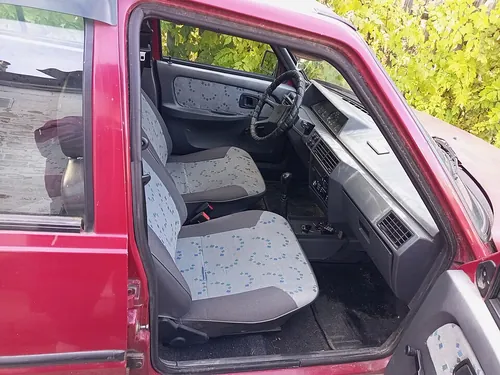 車の運転席